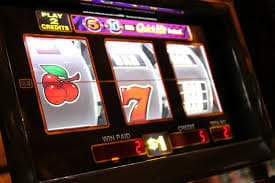 myanmar999 မိုဘိုင်းအက်ပ်တွင် Live Casino Baccarat ကစားနေသောမြင်ကွင်း